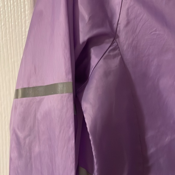 Light wind breaker New Balance Jacket - Picture 7 of 7